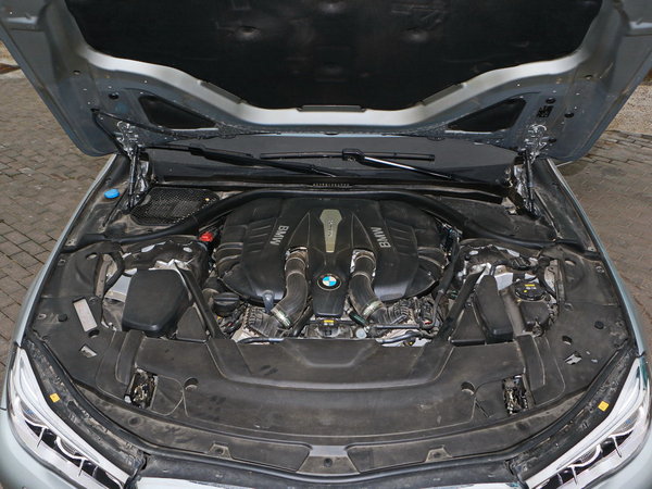 宝马(进口) 750li 发动机舱