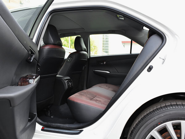 广汽丰田  凯美瑞 2.5q 第二排空间