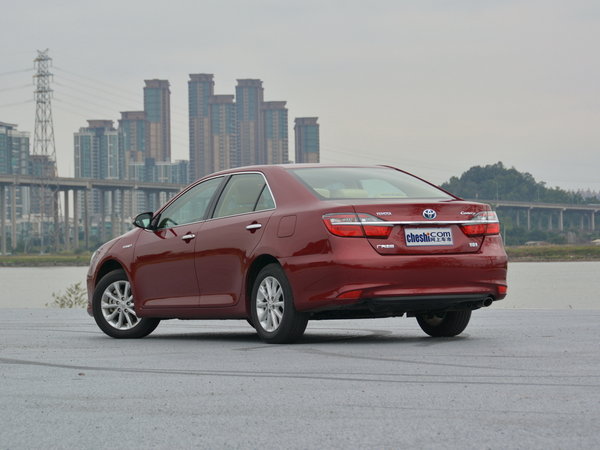 广汽丰田 双擎 左后正45度