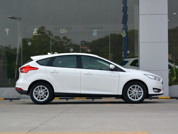 长安福特  两厢 正右侧