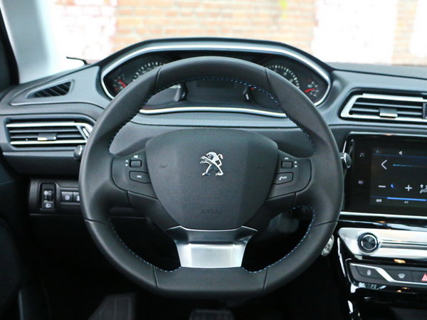 东风标致  1.6l 方向盘