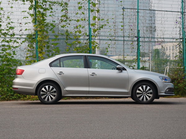 一汽-大众  230tsi 正右侧