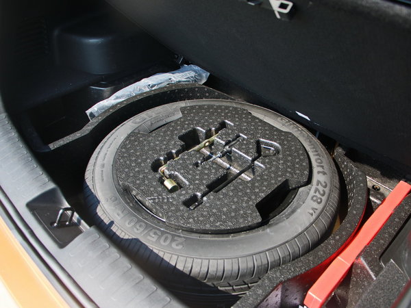 宝骏汽车 1.5l 备胎整体