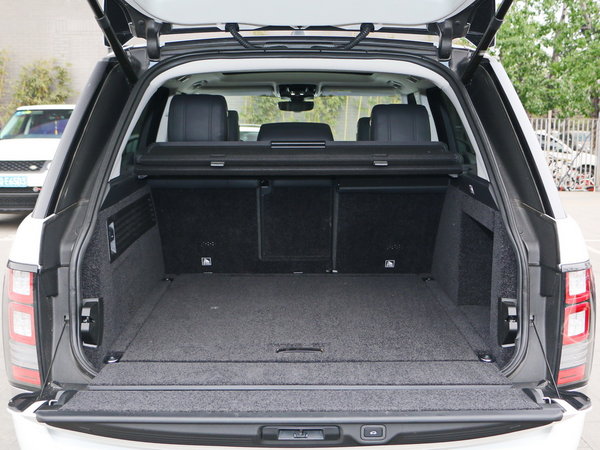 路虎  3.0 v6 sc 后备箱