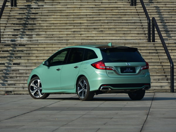 东风本田 210turbo 左后正45度