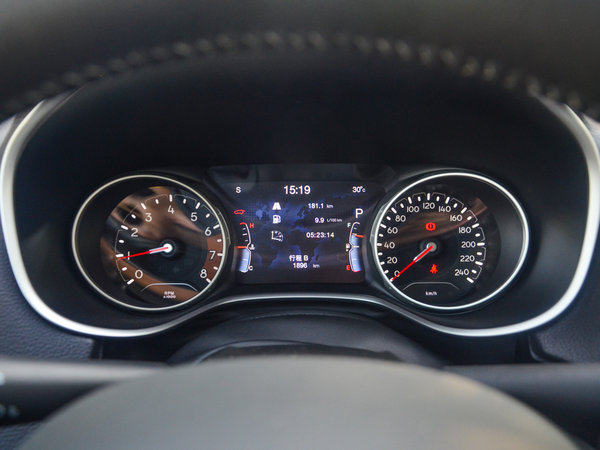 广汽菲克  200t 仪表盘