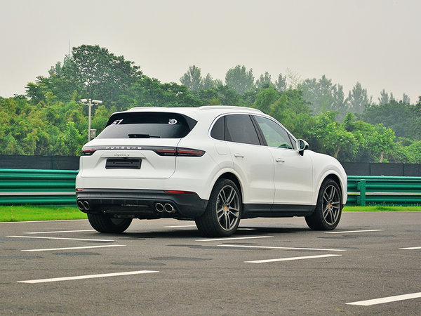 保时捷   cayenne s 右后正45度