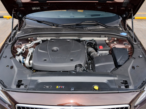 沃尔沃亚太  t5 发动机舱