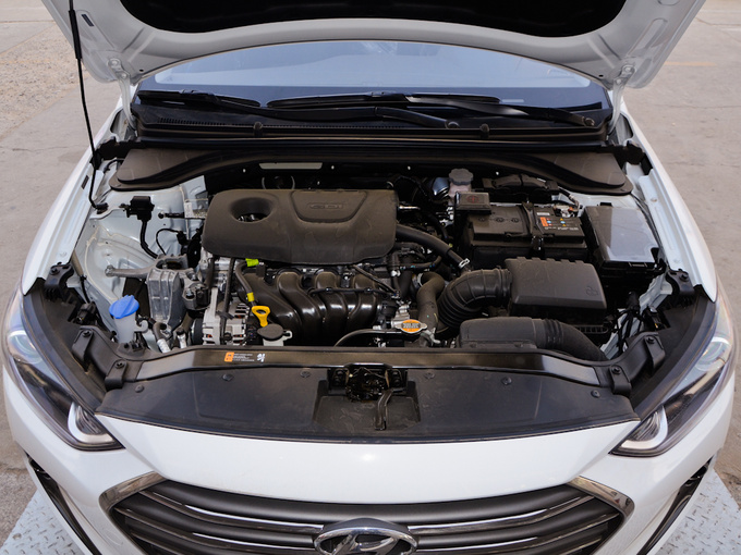 北京现代  1.6l 发动机舱