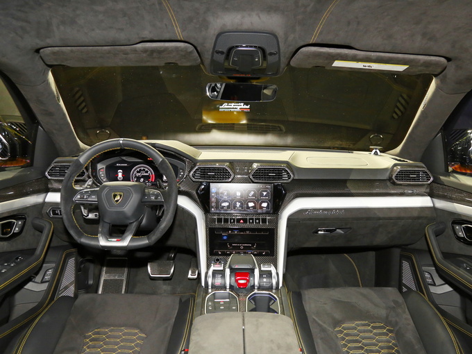 兰博基尼  4.0t 大中控全景