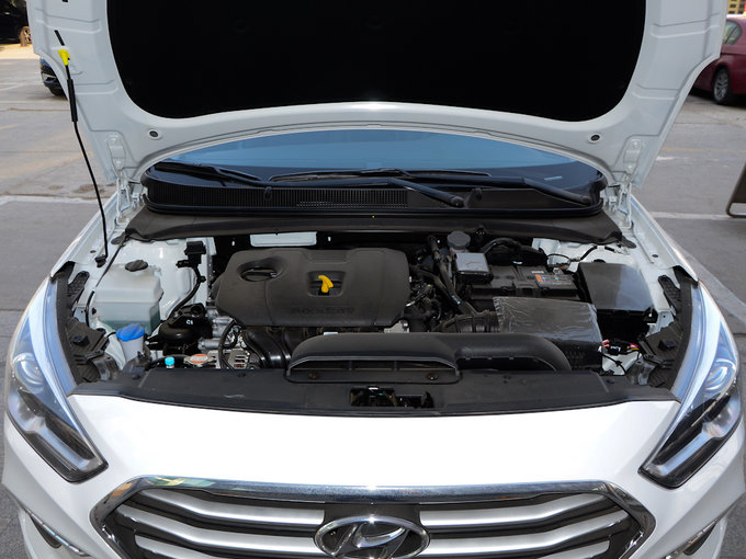 北京现代  1.8l 发动机舱