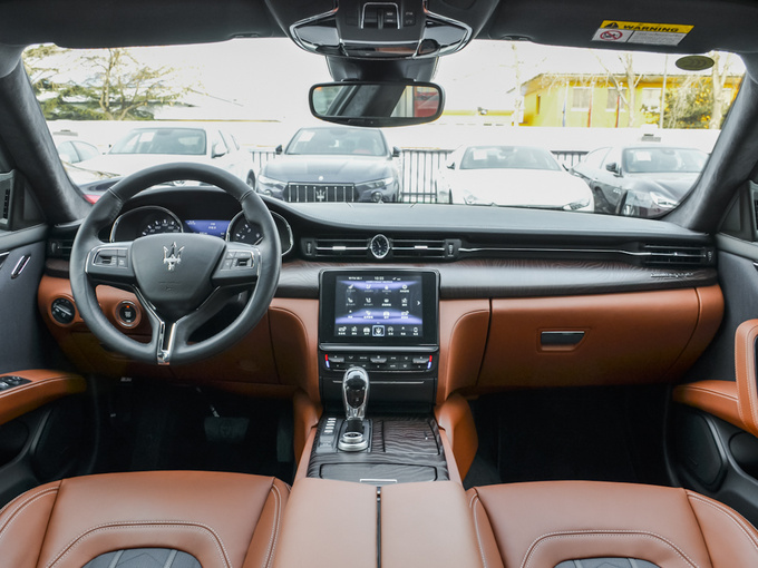 玛莎拉蒂  3.0t 430hp 大中控全景