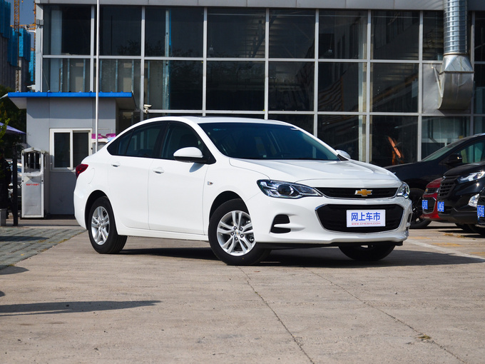 外观方面:雪佛兰官方为科沃兹提供五种外观颜色,分别是晶石黑,珍职鬃