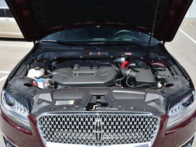 林肯  2.0h 发动机舱