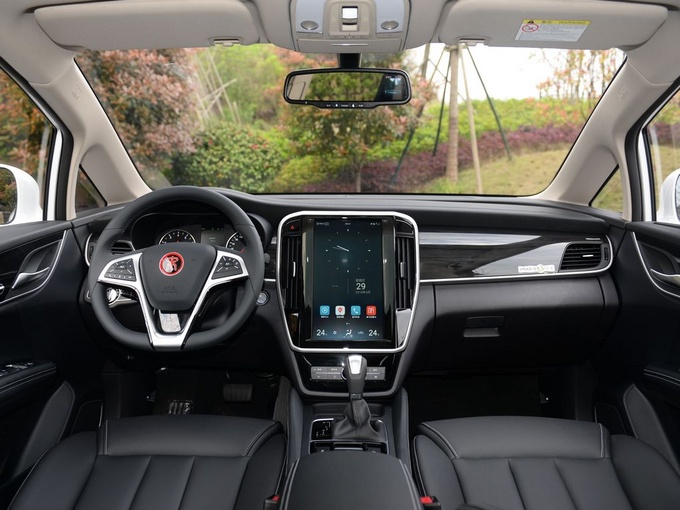 比亚迪 1.5t 自动智联尊享型 大中控全景