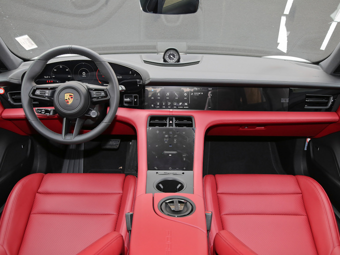 保时捷  taycan 大中控全景