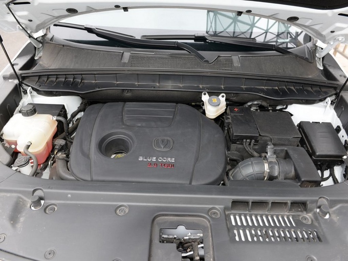 长安乘用车  2.0t 发动机舱