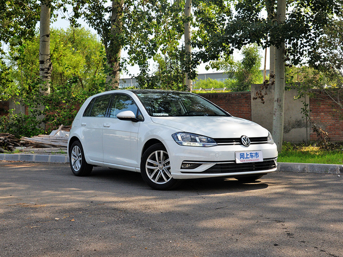一汽-大众  200tsi dsg舒适型 右前正45度