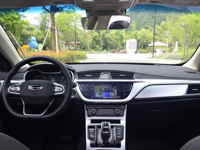 吉利汽车  1.5t 大中控全景