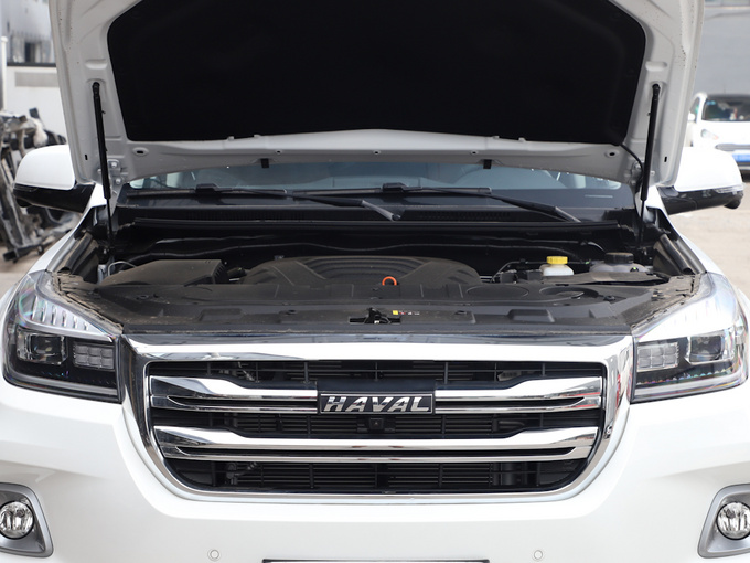 哈弗汽车  2.0t 汽油四驱尊享型 发动机舱