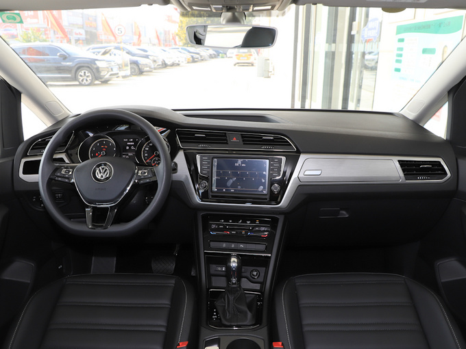 上汽大众  途安l 280tsi dsg舒适版 大中控全景