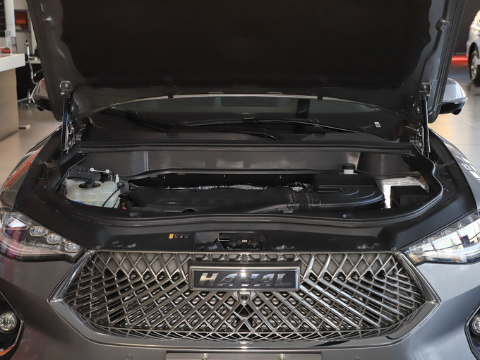 哈弗汽车  2.0t 发动机舱