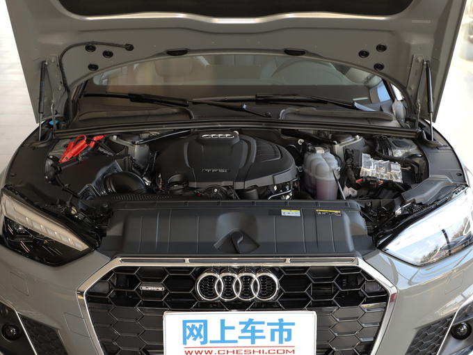 奥迪(进口)  cabriolet 45 tfsi quattro 发动机舱