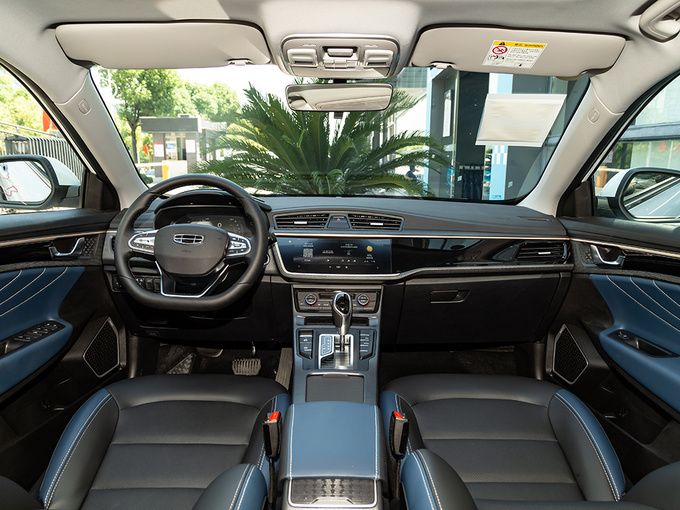 吉利汽车  up 1.4t 大中控全景