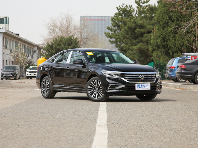 上汽大众  380tsi 右前正45度