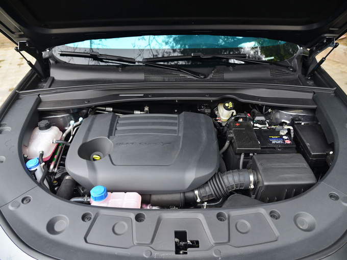 长安汽车  2.0t 发动机舱