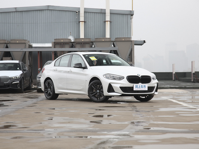 华晨宝马  改款 125i 右前正45度