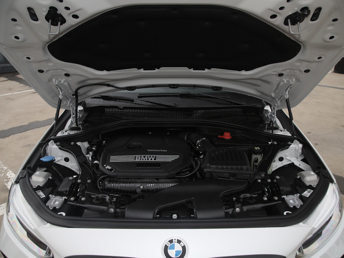 华晨宝马  改款 125i 发动机舱