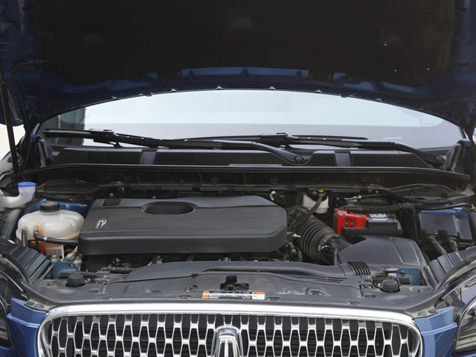 长安林肯  2.0t 发动机舱