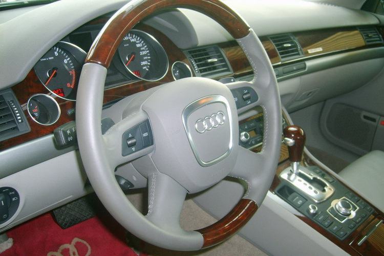 奥迪a8 3.2fsi cvt 2007款 技术型