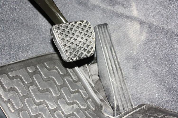 油门脚踏板特写