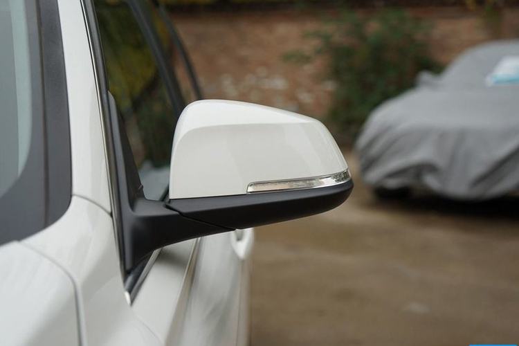 左侧后视镜