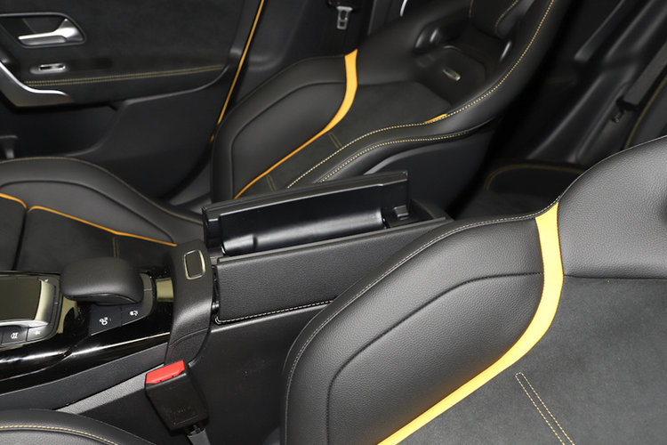 前排中央扶手箱