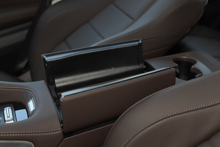 前排中央扶手箱