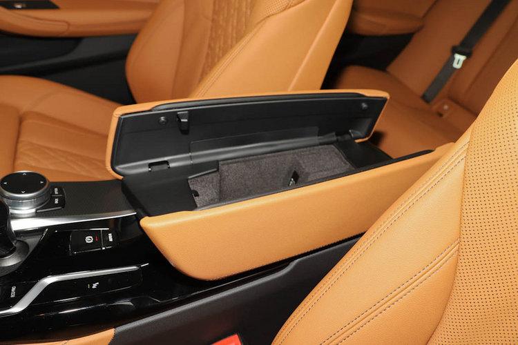 前排中央扶手箱